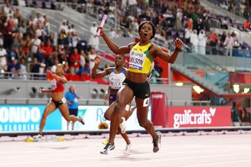 Shericka Jackson anchors the Jamaican squad to the women's 4x100m relay title at the IAAF World Athletics Championships Doha 2019 (Getty Images)